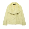Detalle de la textura de piel sintética y cuello de solapa grande en chaqueta amarilla - XS / Amarillo Neón