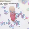 Vista macro di ornamenti a farfalla in resina sfumata blu-viola per nail art da 8x6mm - 8*6mm / Blu Viola Gradiente