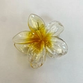 Pinza para el pelo con forma de flor de plumeria en acrílico con degradado amarillo - Pinza Para El Cabello Con Flor De Frangipani Color Amarillo Pomelo/copo De Nieve [aprox. 8 X 7 X 4 Cm]