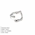 Französischer minimalistischer versilberter offener Ring aus Edelstahl in organischem Design - US 7 / Stromlinienförmiger Lava-Stil (TR18921) / Stahlfarben
