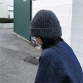 Berretto in maglia di lana grigio scuro minimalista da donna per calore invernale - M (56-58cm) / Grigio Melange Scuro
