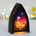 Lanterna nera di Halloween con teschio e zucca dotata di calda illuminazione LED - Candeliere Triangolare Di Halloween - Design A Forma Di Teschio