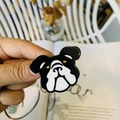 Bulldogge-Haarspange aus Acetat in Schwarz und Weiß mit Goldakzenten im Y2K-Stil - Hunde-Stil (ca. 4cm)