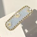 Pasador rectangular con cristales azules, tres flores blancas y bordes de pedrería fina - Girasol [Azul Claro Cuadrado]