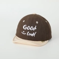 Dettaglio cappellino da baseball per neonati con ricamo Good Luck ed etichetta - 50cm (1-3 Anni) / Marrone
