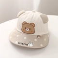 Détail d'un chapeau de soleil bébé avec ours brodé, oreilles 3D et bord à pois blancs - 50cm (1-3 ans) / Khaki