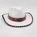 Sombrero vaquero de fieltro blanco con banda de cuero marrón y hebilla de toro - Banda Ancha Marrón Toro de Cobre (LM0672) / Blanco Borde Negro