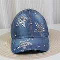 Détails des étoiles en strass et de la texture denim usée sur une casquette de mode - No.20-Étoiles Strass-Bleu