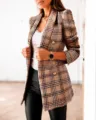 Detail of slim-fit plaid blazer with double-breasted gold buttons and tailored fabric - S / Tops / Khaki