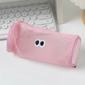 Dettaglio dell'astuccio in rete rosa con simpatici occhi e cerniera di qualità - Rosa