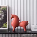 Sculpture de cheval abstraite en céramique rouge brique mate petite figurine déco - Petit Rouge Texturé
