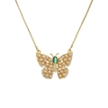 Collier papillon doré avec perles et gemme verte sur une chaîne polie raffinée - Papillon Perle et Pierre Verte (CN001519CX)