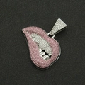 Primo piano del ciondolo hip hop con strass rosa e argento a forma di labbra - Solo Pendente-Argento (Labbra Rosa)