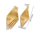 Detail view of gold rhombus pendant showing dimensions 19.5x49.5mm and textured metal finish - Diamond / Gold