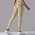 Naadloze beige yoga-legging met hoge taille, scrunch butt-effect en geribbelde tailleband - S / Pants / Licht Kameel