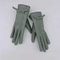 Guantes de mujer en cuero PU verde salvia con detalle de lazo y función táctil - Lazo / Gris
