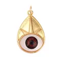 Goldener Teufelsauge-Anhänger in Tropfenform mit realistischer brauner Iris-Optik - M86-B2 Auge Tropfen-Stil / Dunkelrot