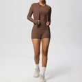 Conjunto deportivo de 3 piezas para mujer en marrón con chaqueta y mallas cortas - S / Castaño