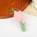 Portachiavi a tulipano rosa lavorato a mano con foglie verdi e anello di metallo su sfondo bianco - Stile Tulipano Rosa (款式三) / 15*4