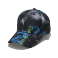 Dettaglio del cappello con scritte cyber-tech 2060-HK e grafica blu e gialla - Geometrico Cyber 2060 (C)