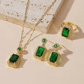 Elegante set di gioielli verde smeraldo con collana orecchini e anello dorati - Set 3 Pezzi in Zirconia Verde Smeraldo
