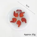 Miniatuur nep garnalen voedselmodel op ijsbasis met kerststicker 9cm afmeting - Kippenpoot