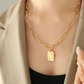 Collar de tres capas irregular con perla de agua dulce y colgante de cara abstracta - Collar de una Capa / Dorado