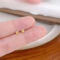 Orecchini a lobo minimalisti in oro con zircone giallo rotondo e montatura a griffe - Griffe Verticale n. 3 / Giallo