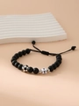 Verstellbares schwarzes Perlenarmband mit Fußball und weißem Buchstaben T Perle - Buchstabe T