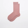 Klassische halbhohe Rippstricksocken aus Baumwolle in elegantem Altrosa im Retro-Stil - Rokoko-Rosa