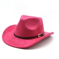 Dettaglio del cappello da cowboy scamosciato rosa con cintura marrone e fibbia d'argento - M (56-58cm) / Rosa Rosso