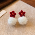 Boucles d'oreilles fleurs floquées rouges et pompons blancs pour hiver et automne - Fleur Rouge avec Pompon Blanc (Petit)