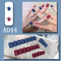 Unghie finte opache blu scuro e rosso vino, forma quadrata corta, stile modello A044 - A044 Contrasto Opaco (A044)