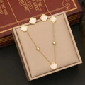 Elegante collar de acero inoxidable dorado con dijes de flores de concha blanca en caja - Estilo de Flor de Nácar Blanco(KS225283-SXSJ)
