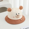 Dettaglio cappello da sole per neonati con orecchie da orso e viso ricamato - Cappello alla Pescara - Caramello