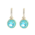 Détail de boucles d'oreilles dorées avec pierre turquoise ronde et pavé de diamants - Or 18K / Bleu lac