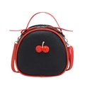 Mini bolso bandolera de cuero PU con textura lichi en negro y rojo con dije de cereza - Negro