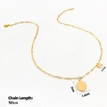 Collana d'oro con ciondolo ovale e disco M che mostra il dettaglio della catena 50cm - Collana con Rilievo di Grano Tondo con Lettera M (YX30514D0W0)