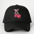 Cappellino da baseball in cotone nero con stampa ciliegia, fiocco rosa e scritta Have a good day - Taglia unica / Nero