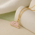Collier doré avec pendentif chapeau de cowboy en émail rose et détail d'étoile sur socle - Rose