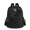 Zaino in nylon nero con trapuntatura a rombi e borchie dorate su sfondo bianco - Nero