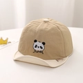 Dettaglio del cappello da sole per neonati con panda ricamato e tesa morbida color kaki - 50cm (1-3 anni) / Cachi