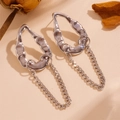Detalle de pendientes de acero plateado con borlas de cadena líquida y hojas - Pendientes de Borla de Cadena Plateada (G813)