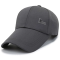 Dunkelgraue atmungsaktive Mesh-Baseballkappe mit verlängerter Krempe und Metalllogo - Verstellbar / Dunkelgrau