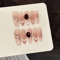 Elegante Cat-Eye Kunstnägel mit Rubinen und Perlen auf rosa Farbverlauf - Extra Klein (XS) / Kristall Roter Diamant - Lang Oval (W402)