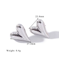 Macro shot of liquid silver heart studs with high-mirror polish and irregular shape - 3D Heart / Silver