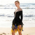 Abito elegante con paillettes e piume, scollo a V e vestibilità slim per eventi formali - S / Nero
