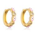 Detailaufnahme der vergoldeten Creolen mit rosa Evil Eye Design und Zirkonia Steinen - Gold/Rosa