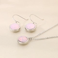 Schmuckset aus Edelstahl mit rosa Zirkonia-Anhängern und passenden Ohrringen - 2-teiliges Set (Halskette+Ohrringe) / Stahl Cremiges Rosa