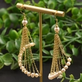 Orecchini a nappa con perle barocche, catena dorata e aghi in argento 925 - Orecchini Set con Nappe a Spirale